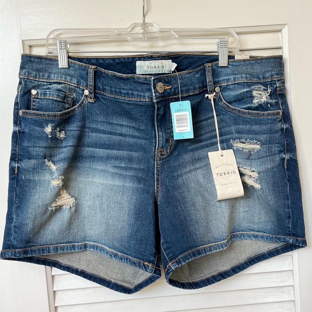 Torrid Blue Denim 5" Shorts - Size 18 NWT